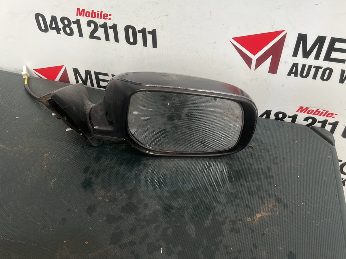 Mar 2010 to Dec 2013- Toyota Corolla ZRE152R ZRE153R Sedan- Right Door Mirror- Flasher
