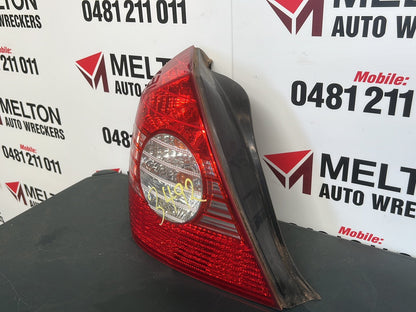 2004 Hyundai Elantra Left Taillight