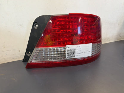 Oct 2003 to Jun 2005 - Toyota Avalon MCX10R - Right Taillight
