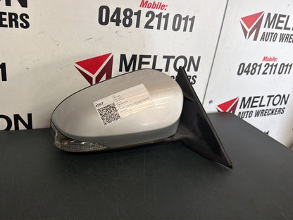 Nov 2011 to Mar 2015- Toyota Camry Altise Atara R Atara S Atara SX Hybrid H RZ ASV50 AVV50- Right Door Mirror- Non-Blind Spot Monitor