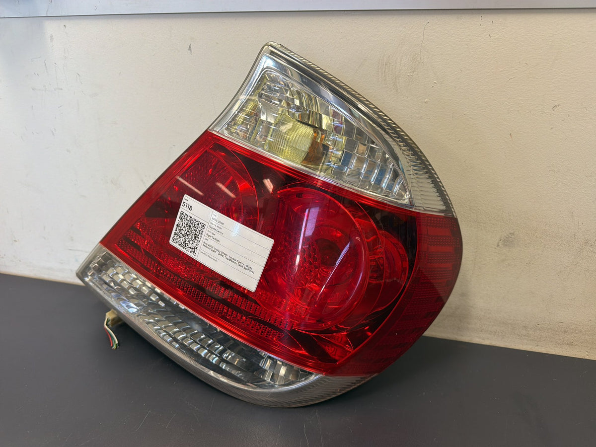 Aug 2002 to May 2006 - Toyota Camry - Right Reverse Light - Sk36, Top/Bottom (Non Sportivo)