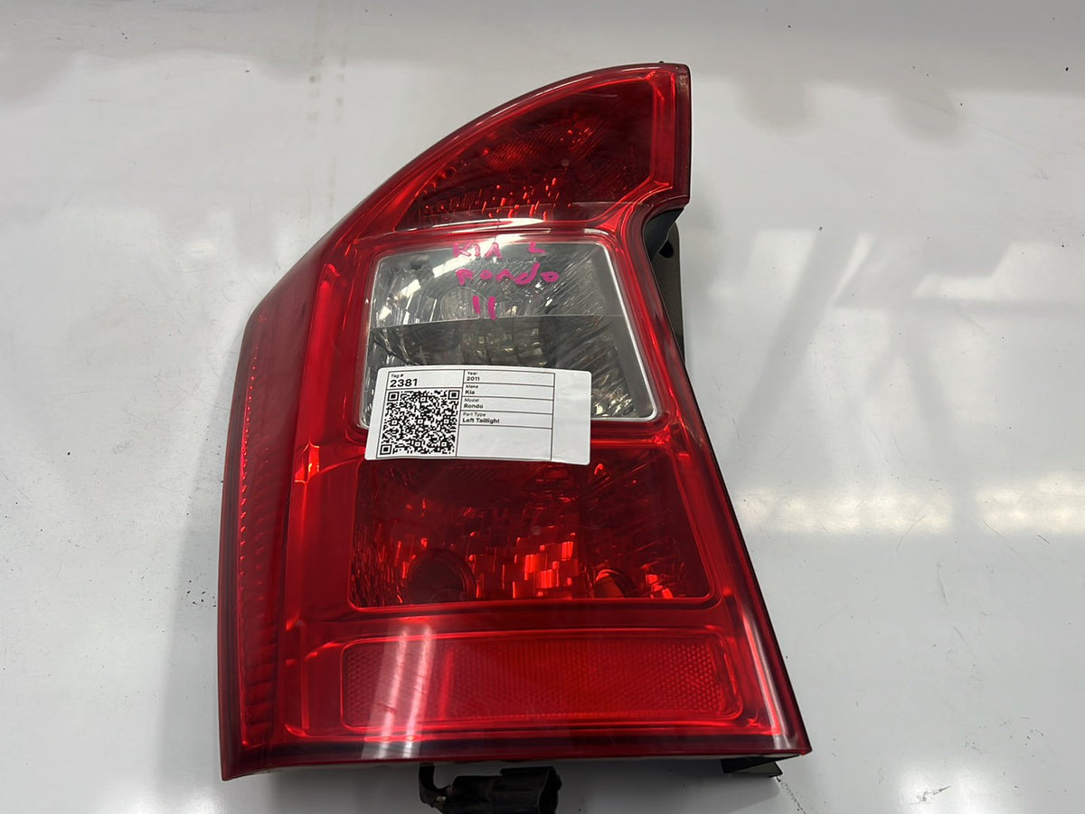 2011 Kia Rondo - Left Taillight