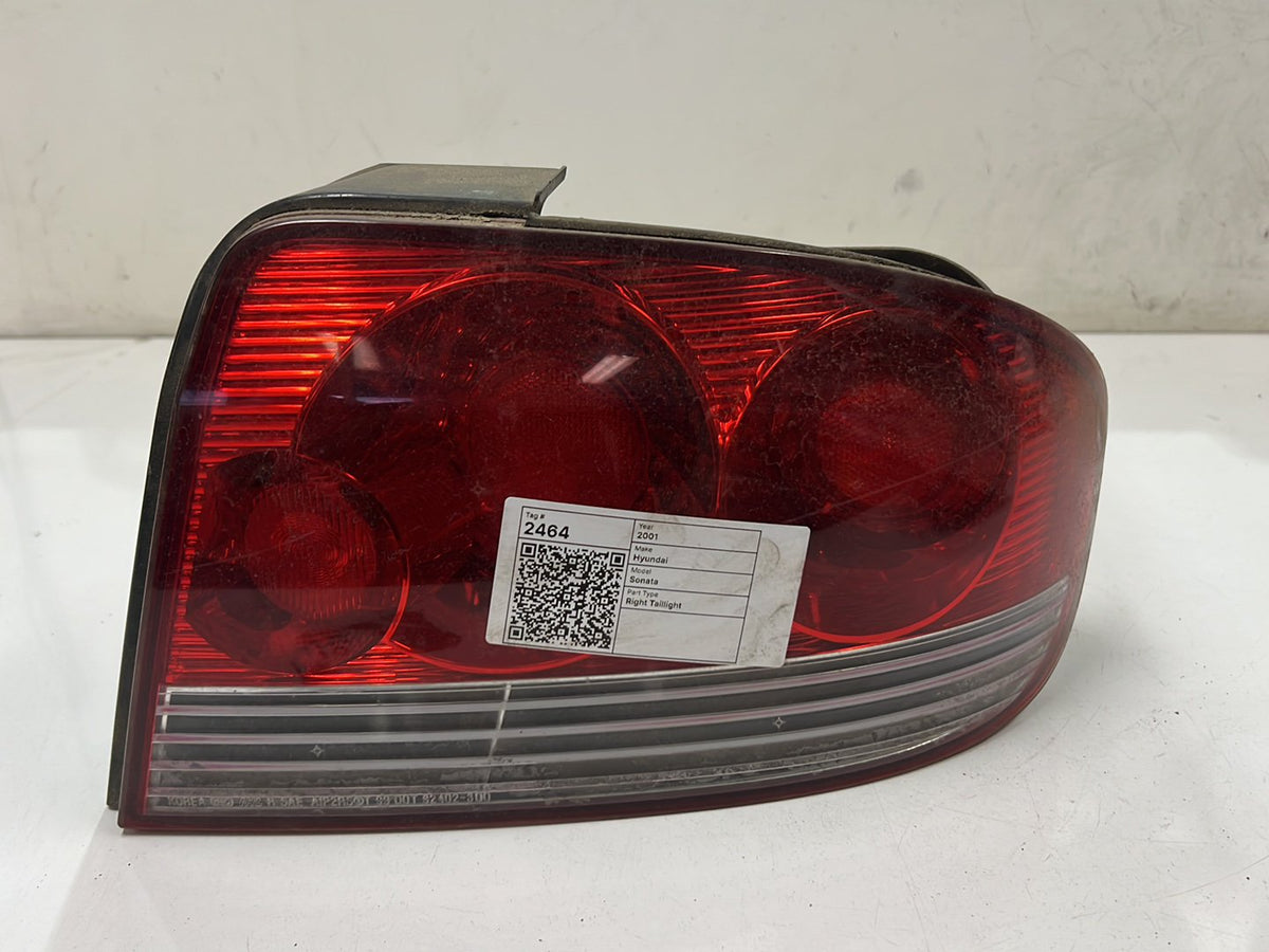 2001-2005 Hyundai Sonata EF-B - Right Taillight