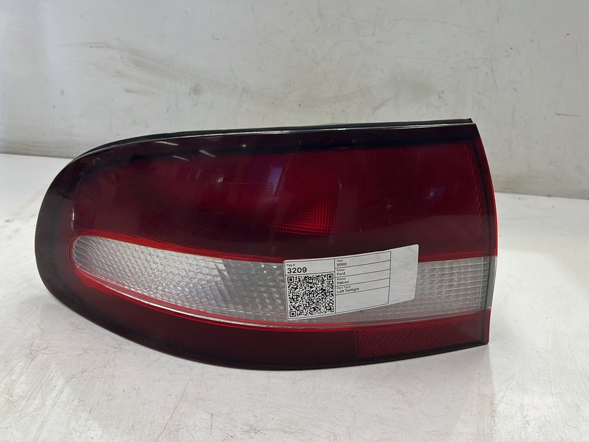 Oct 2000 to Sep 2002- Holden Commodore VX Exec Acclaim S SS Sedan- Left Taillight