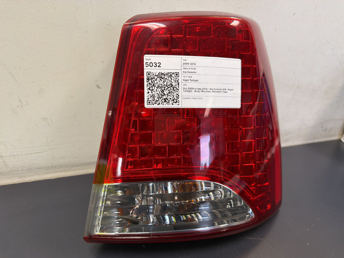 Oct 2009 to Sep 2012 - Kia Sorento XM - Right Taillight - Body Mounted, Standard Type