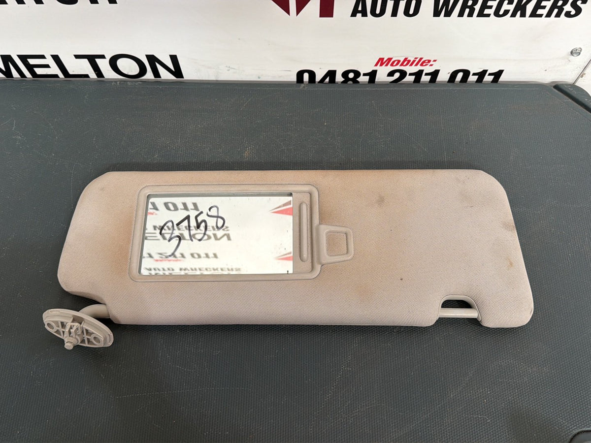 2015 Kia Sorento UM - Right Sun Visor