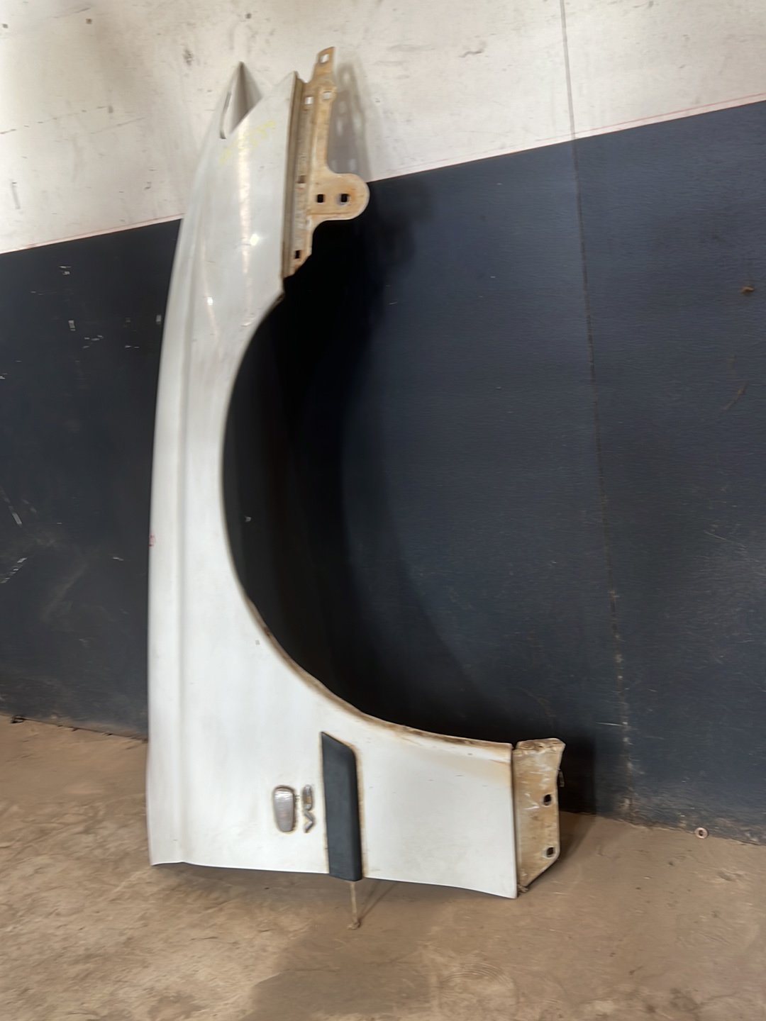 2004 Holden Commodore Right Front Guard