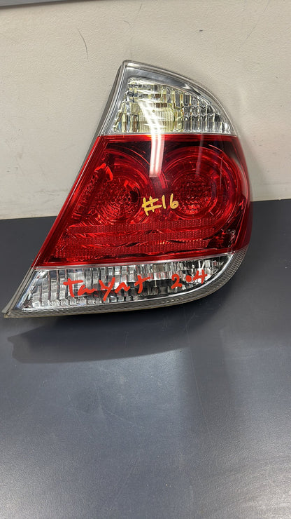 Aug 2002 to May 2006 - Toyota Camry - Right Reverse Light - Sk36, Top/Bottom (Non Sportivo)