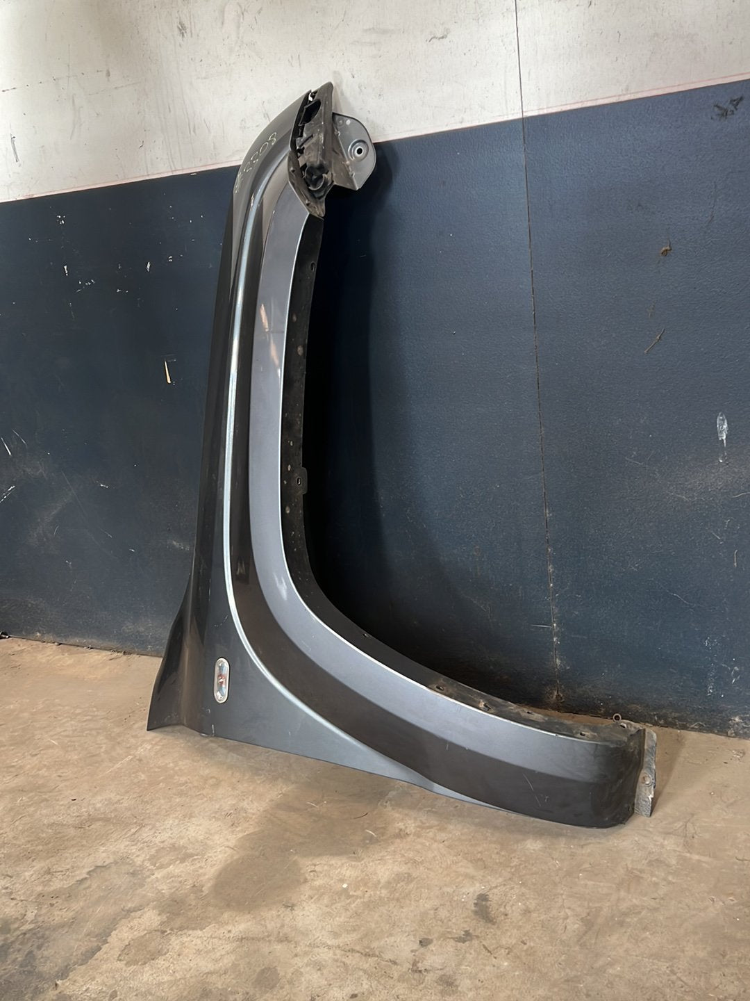 2015 Volkswagen Amarok Right Front Guard