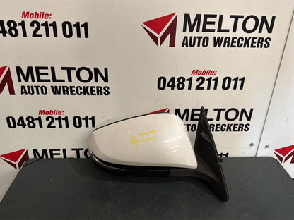 Dec 2013 to Oct 2016- Toyota Kluger GX GXL GSU50 GSU55- Right Door Mirror