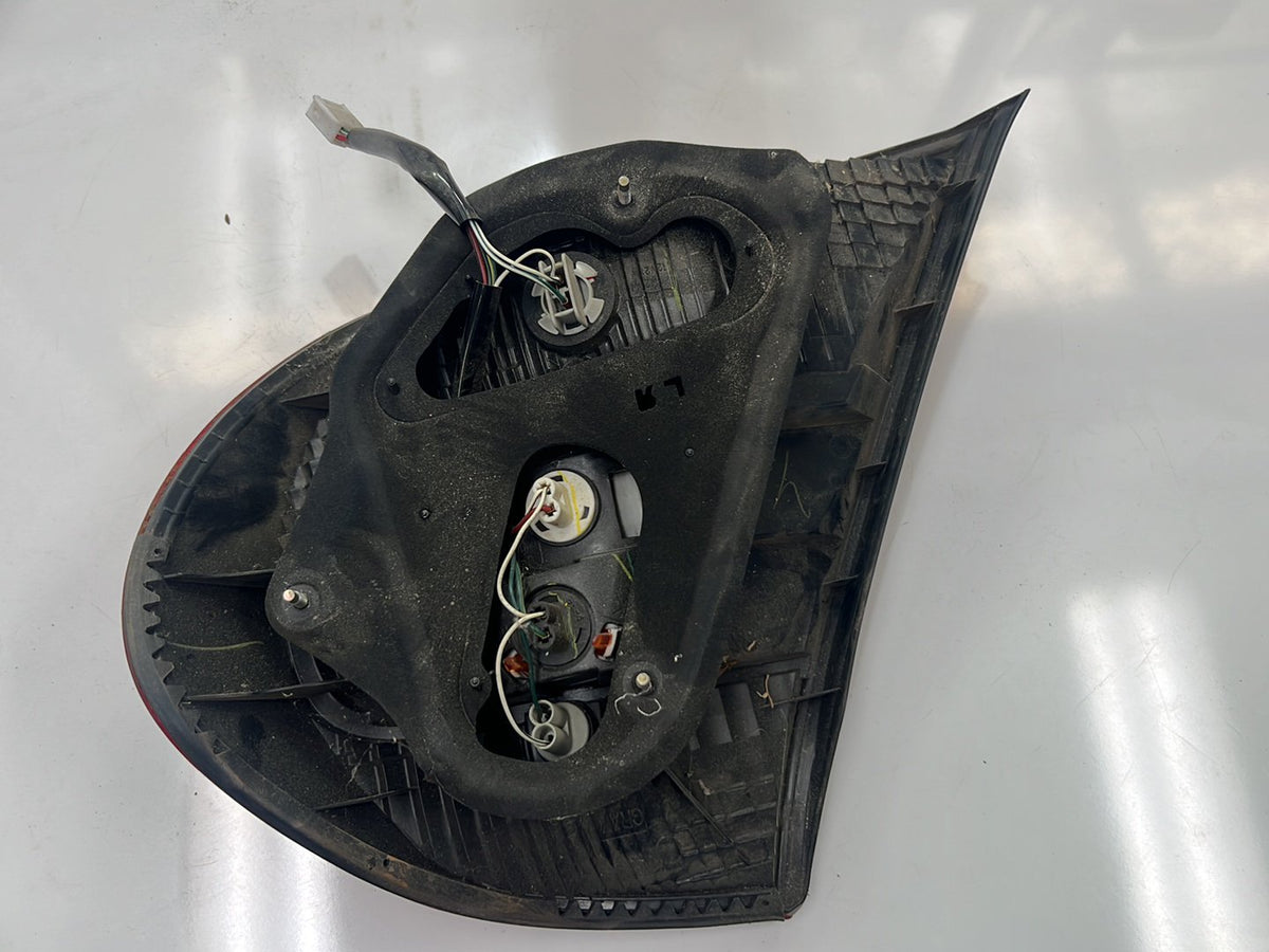 2004 Toyota Camry V30 - Left Taillight