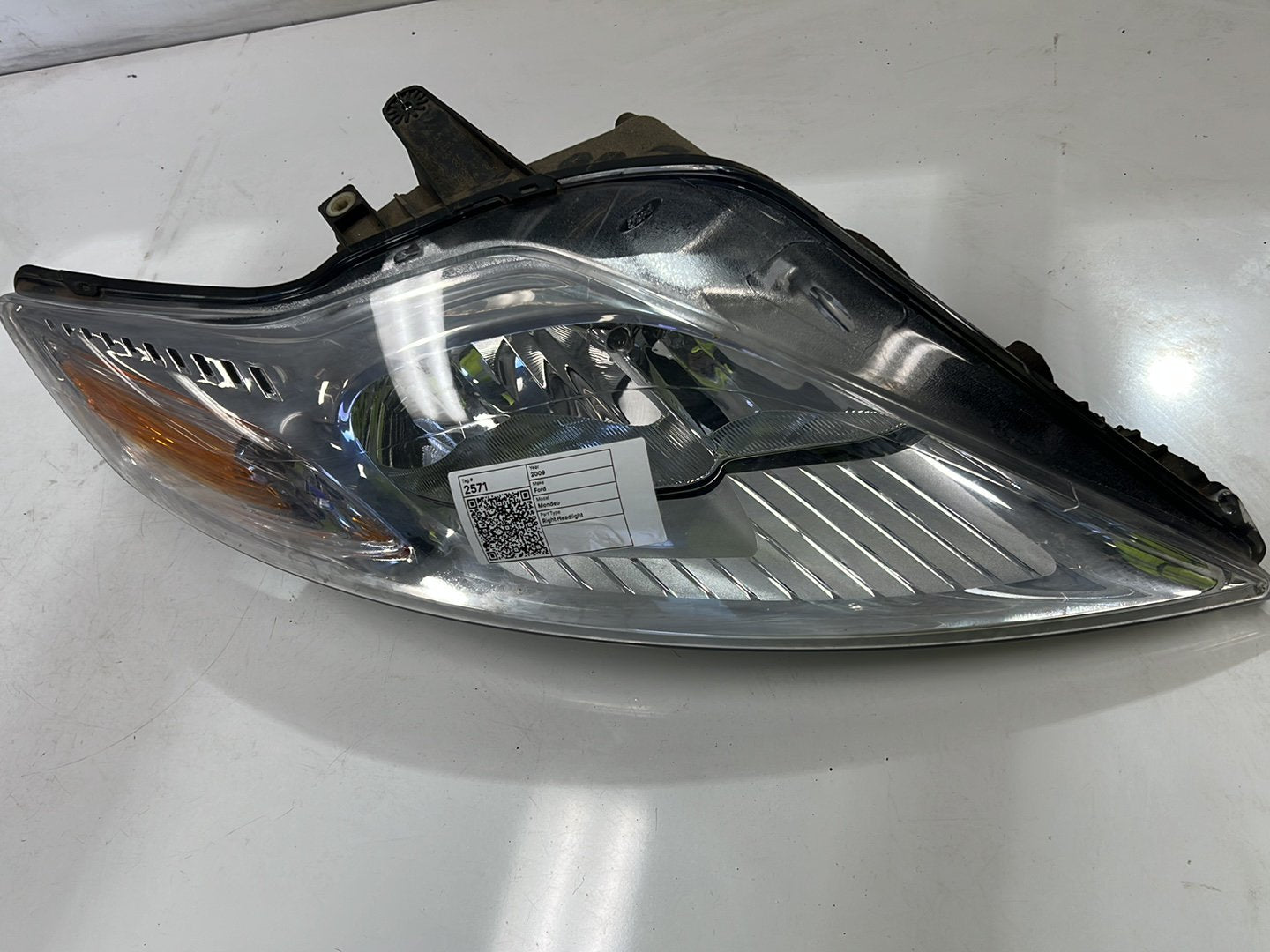 Jul 2009 to Oct 2010- Ford Mondeo MB LX Zetec- Right Headlight- Halogen, Non Cornering & Non Daytime Running Light Type