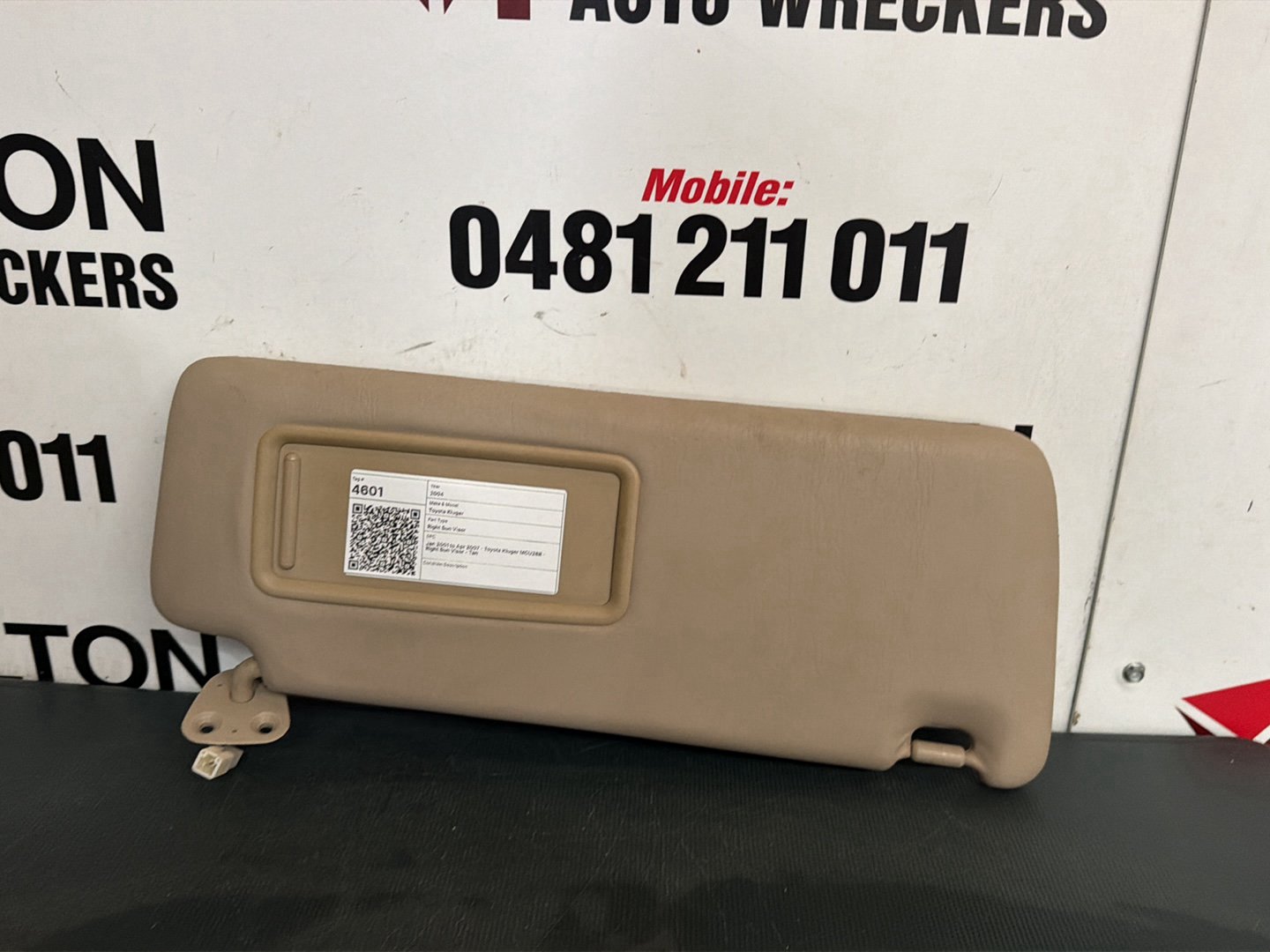 Jan 2001 to Apr 2007- Toyota Kluger MCU28R- Right Sun Visor- Tan