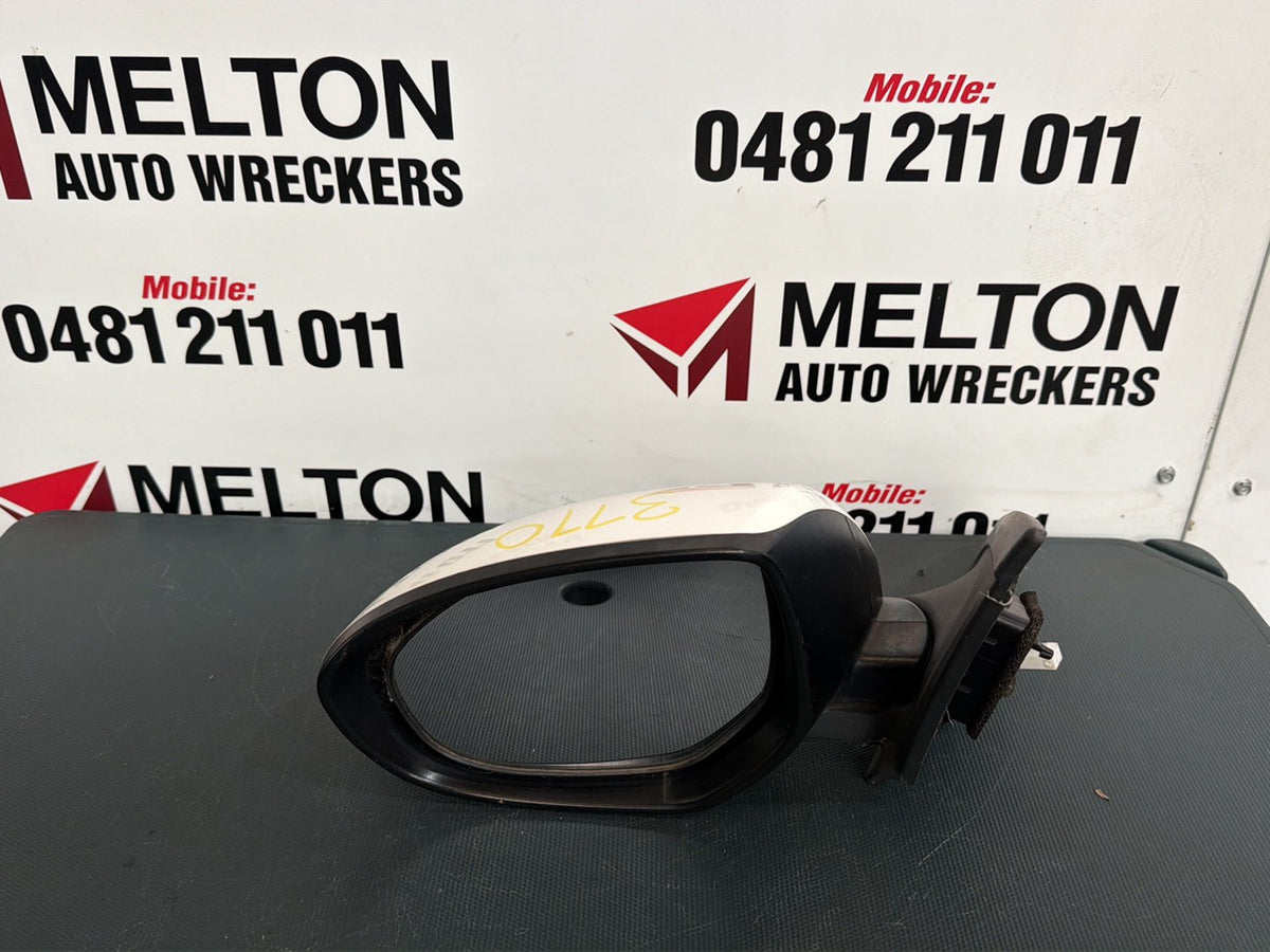 Apr 2009 to Oct 2013- Mazda Mazda3 BL- Left Door Mirror- Non-Power Fold, Non-Indicator