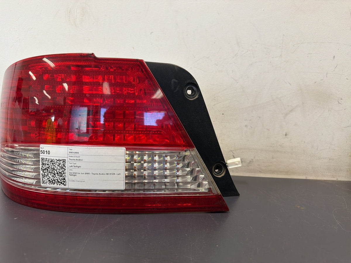 Oct 2003 to Jun 2005 - Toyota Avalon MCX10R - Left Taillight