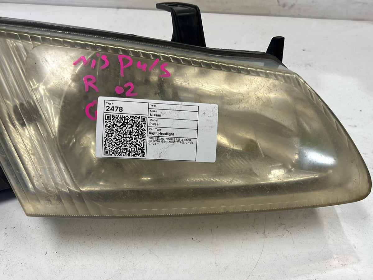 Nissan Pulsar N16 - Right Headlight