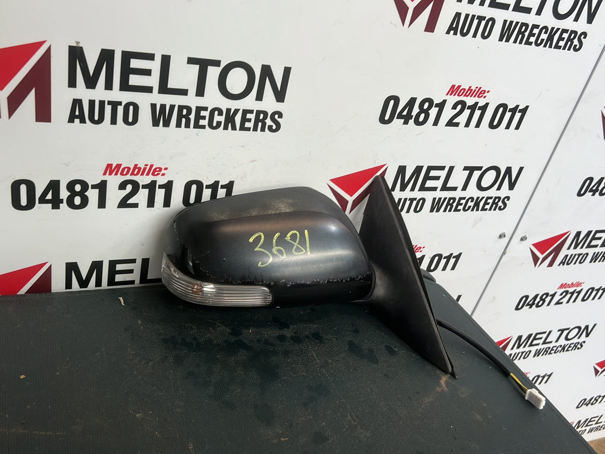 Mar 2010 to Dec 2013- Toyota Corolla ZRE152R ZRE153R Sedan- Right Door Mirror- Flasher