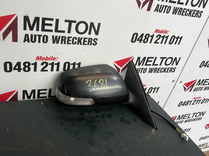 Mar 2010 to Dec 2013- Toyota Corolla ZRE152R ZRE153R Sedan- Right Door Mirror- Flasher