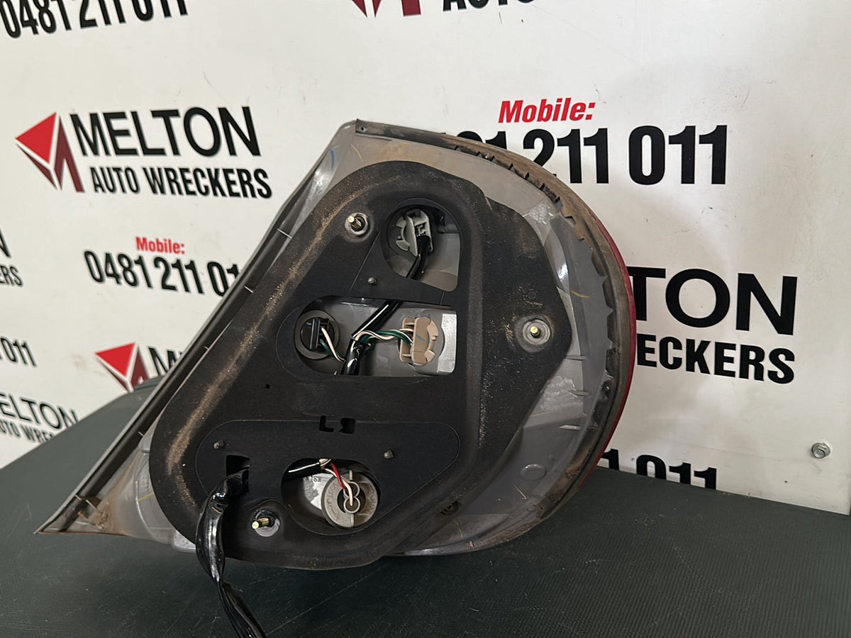 2002-2006 Toyota Camry Right Reverse Light SK36 Non-Sportivo Top/Bottom