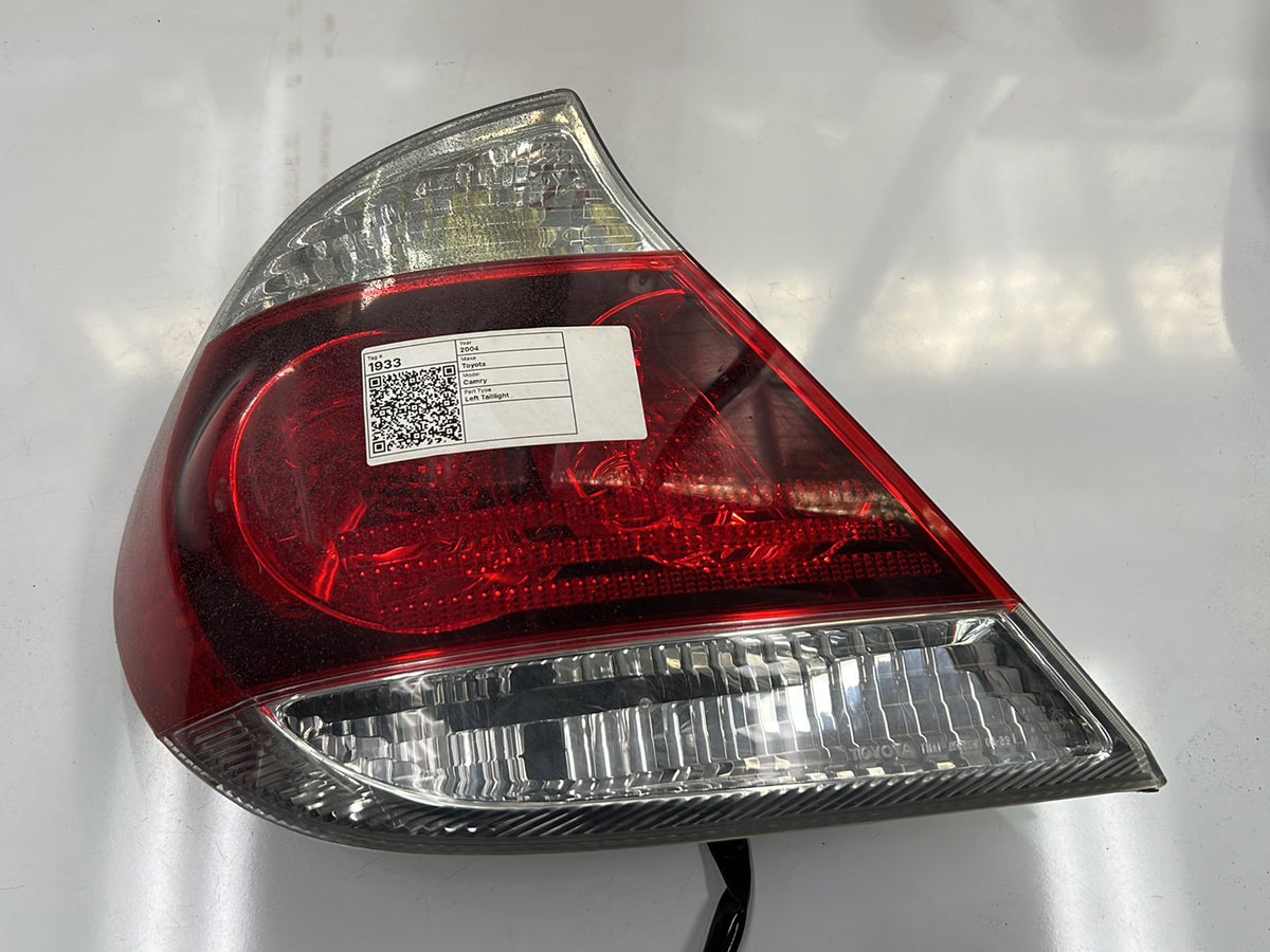 2004 Toyota Camry V30 - Left Taillight