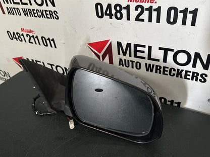 May 2007 to Jul 2010- Toyota Kluger GSU40 GSU45- Right Door Mirror- Non-Puddle Lamp Type, Colour Coded