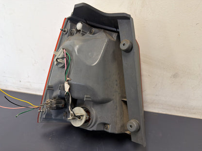 Oct 2009 to Sep 2012 - Kia Sorento XM - Right Taillight - Body Mounted, Standard Type