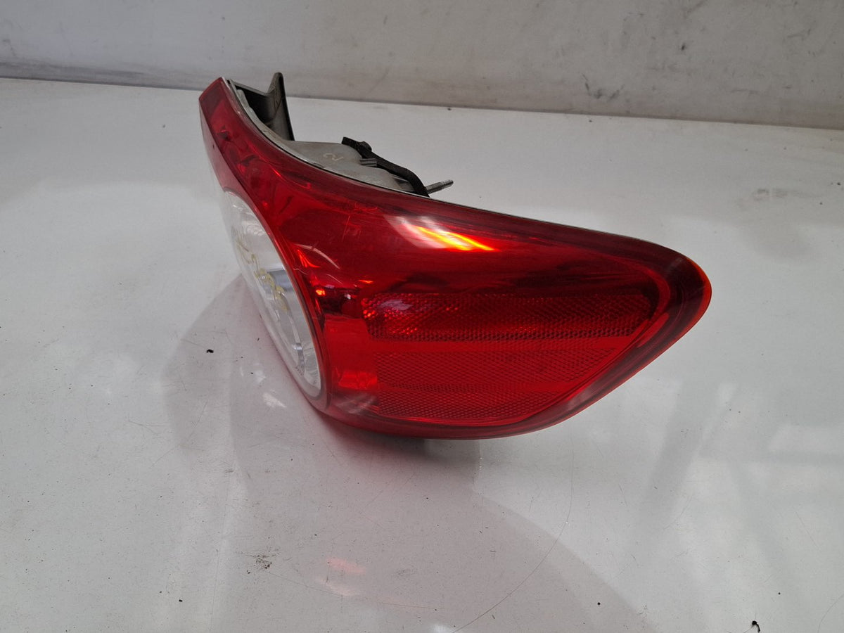 Mar 2010 to Dec 2013 - Toyota Corolla ZRE152R ZRE153R Sedan - Right Taillight