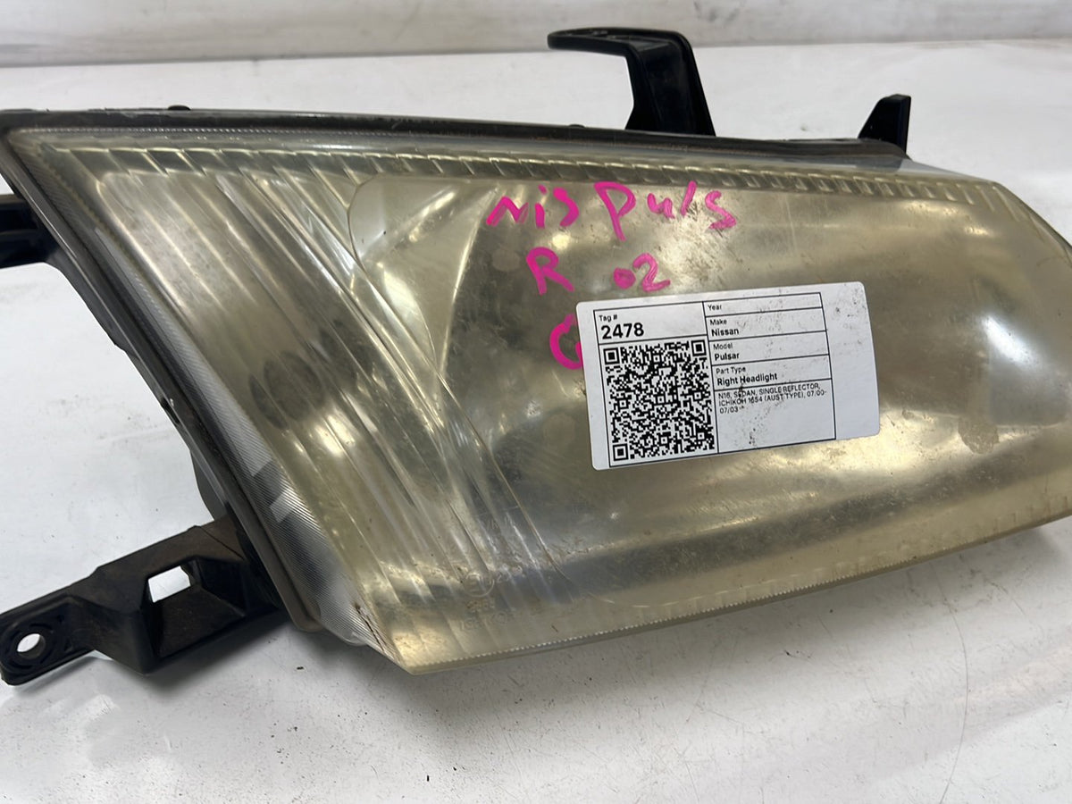 Nissan Pulsar N16 - Right Headlight
