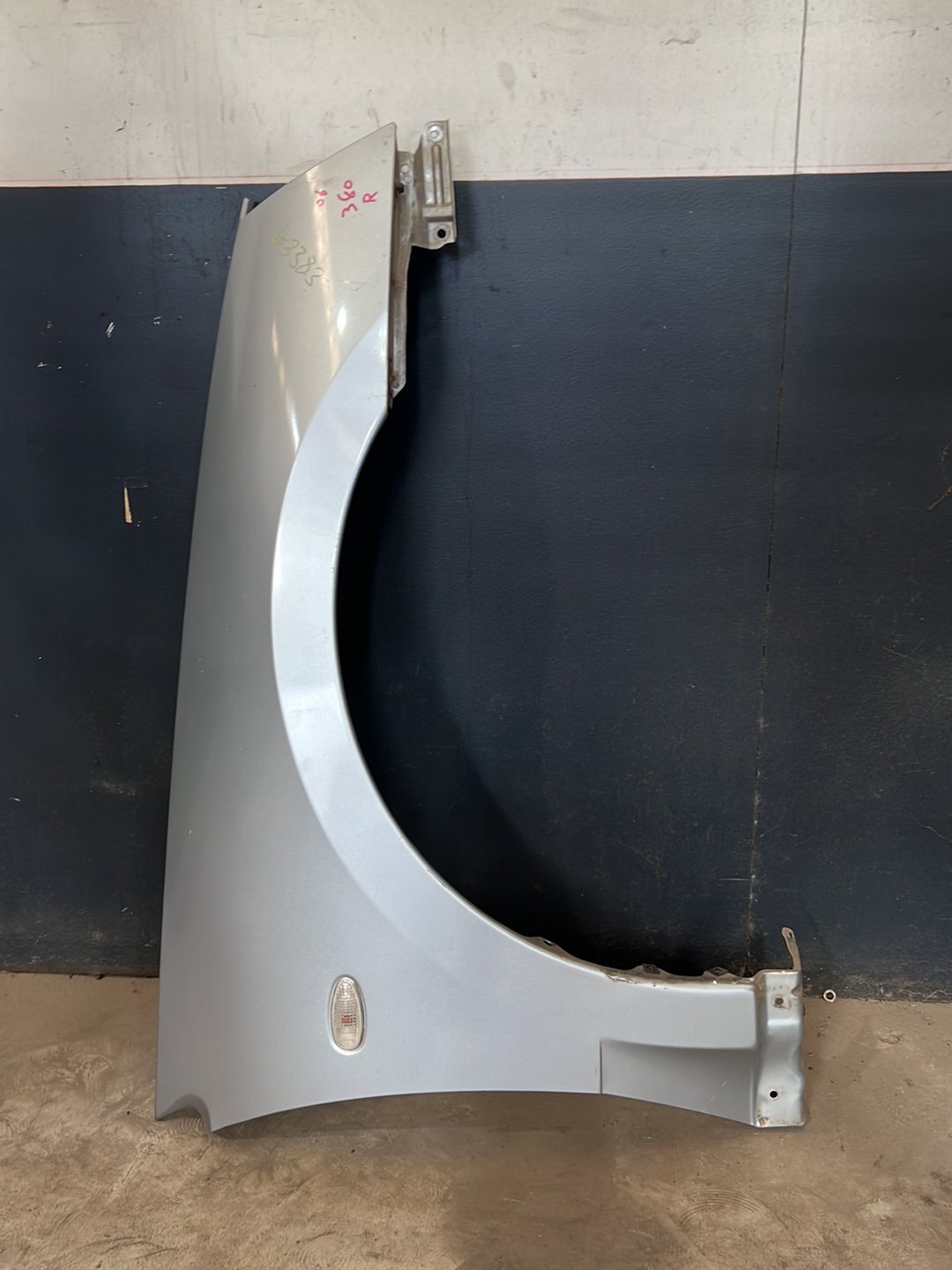 2006 Mitsubishi 380 Right Front Guard