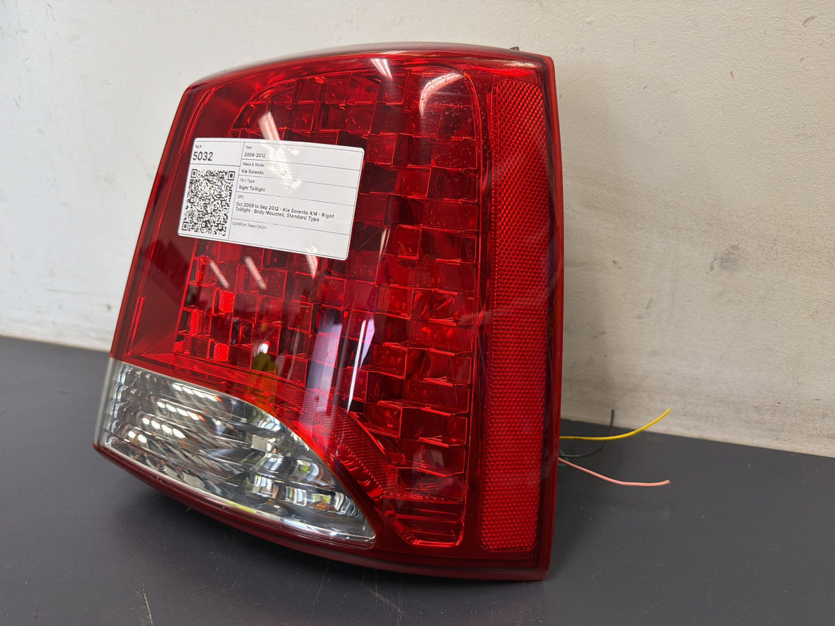 Oct 2009 to Sep 2012 - Kia Sorento XM - Right Taillight - Body Mounted, Standard Type