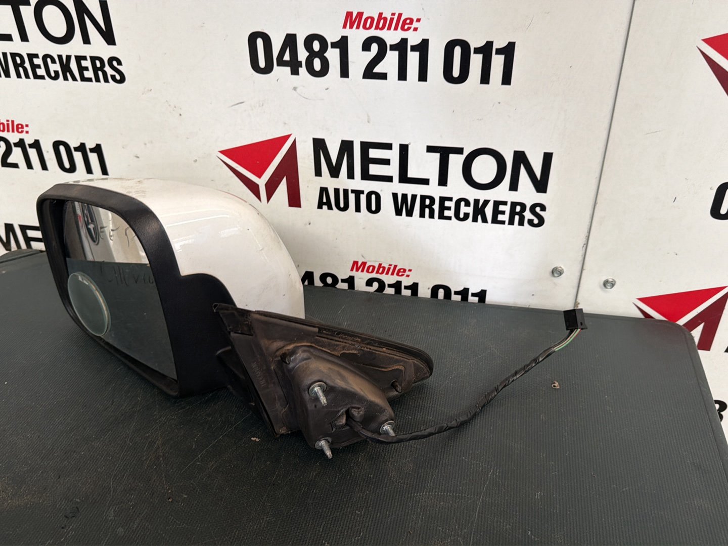 Apr 2013 to Dec 2016- Jeep Grand Cherokee WK- Left Door Mirror- Memory Type, Blind Spot Monitor, Auto-Dimming Type, Non-Puddle Lamp Type, Colour Coded
