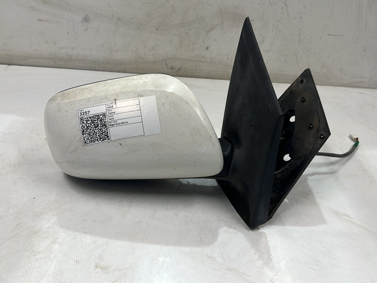 Mar 2006 to Jun 2016- Toyota Yaris NCP9# Sedan Australia Only- Right Door Mirror- Non-Indicator