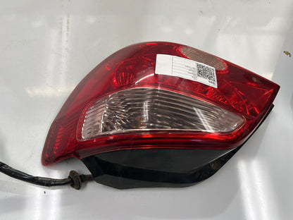 2005 Mitsubishi Outlander - Right Taillight