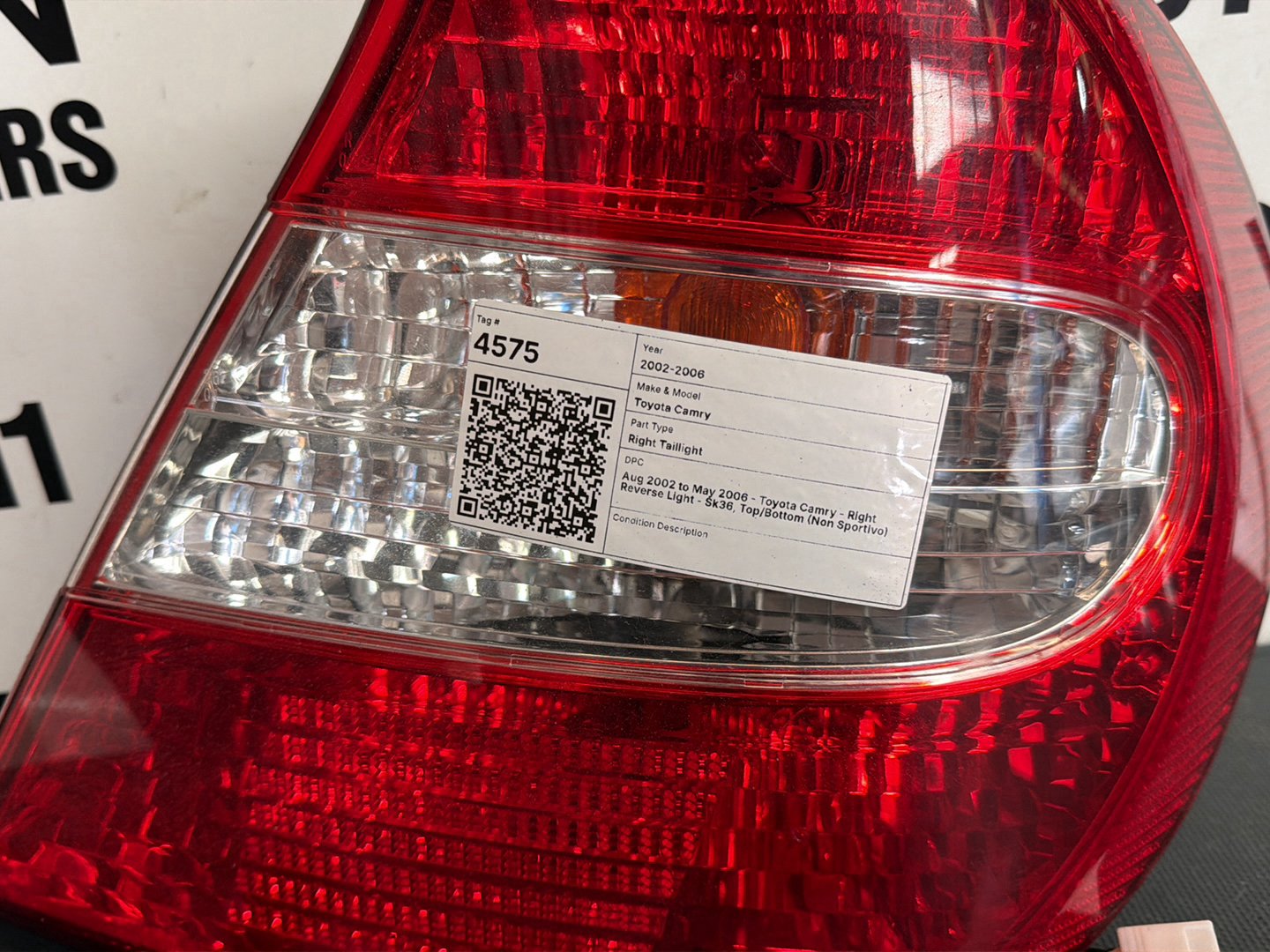 Aug 2002 to May 2006- Toyota Camry- Right Reverse Light- Sk36, Top/Bottom (Non Sportivo)