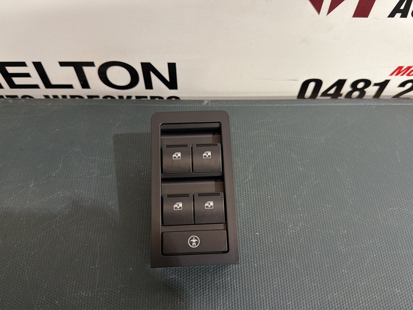 2004 Holden Commodore Master Power Window Switch