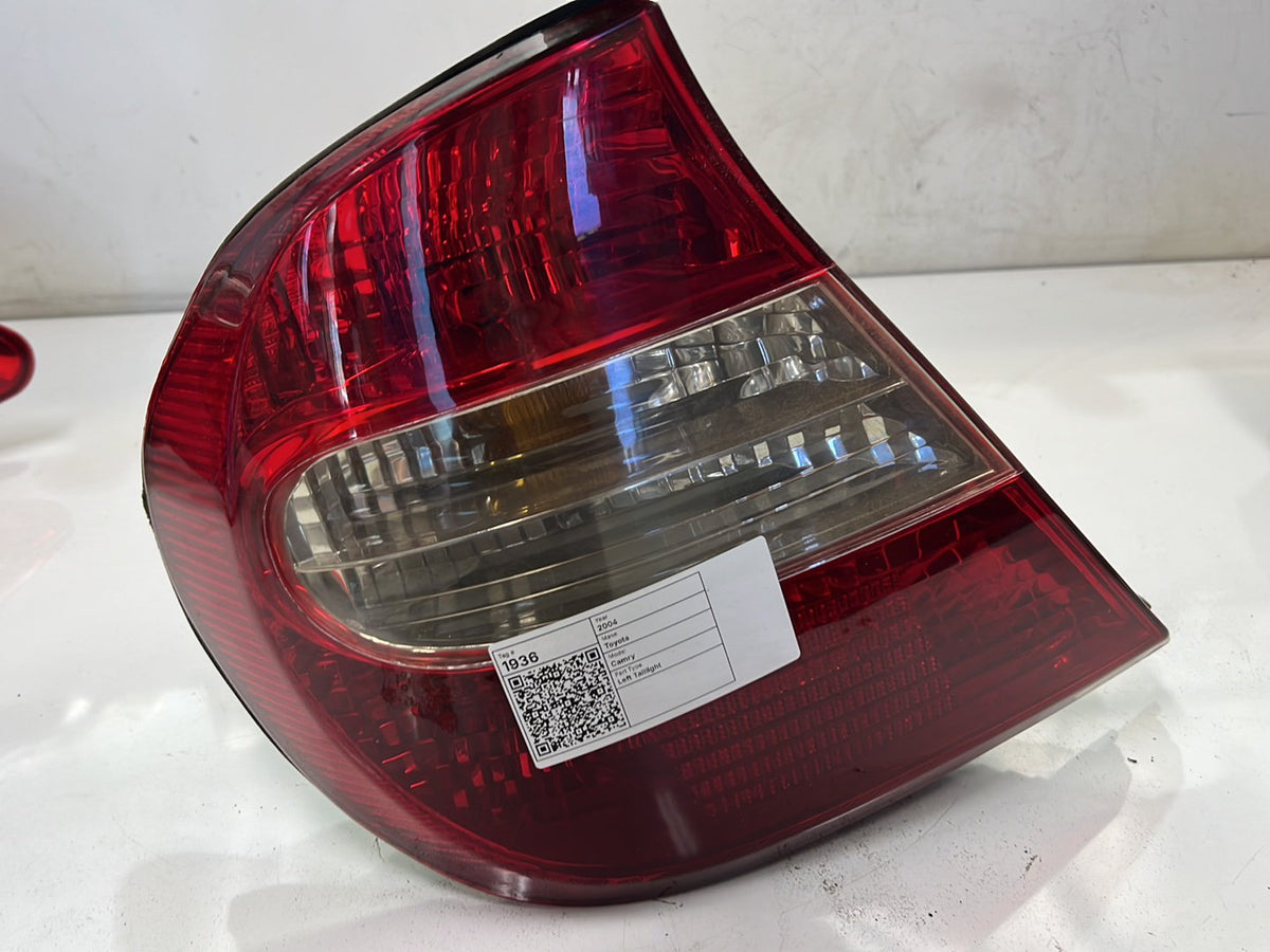 2004 Toyota Camry V30 - Left Taillight