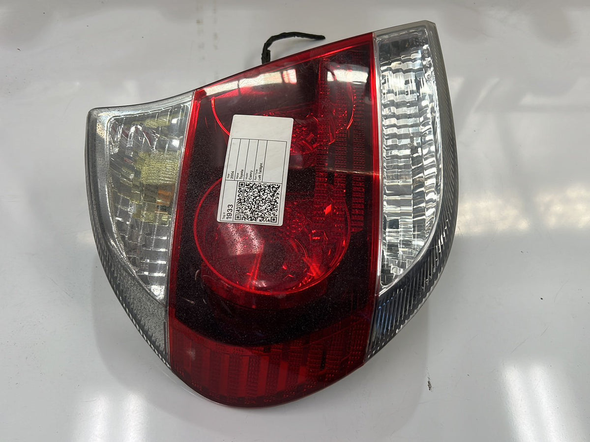 2004 Toyota Camry V30 - Left Taillight