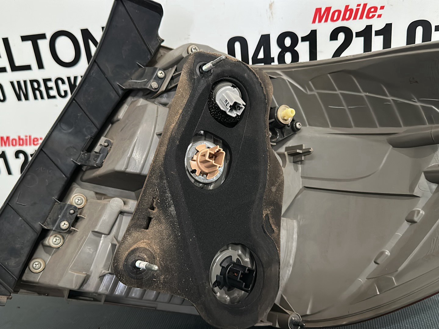 May 2007 to Jul 2010- Toyota Kluger GSU40 GSU45- Left Taillight- Body Mounted, Clear Lens Type