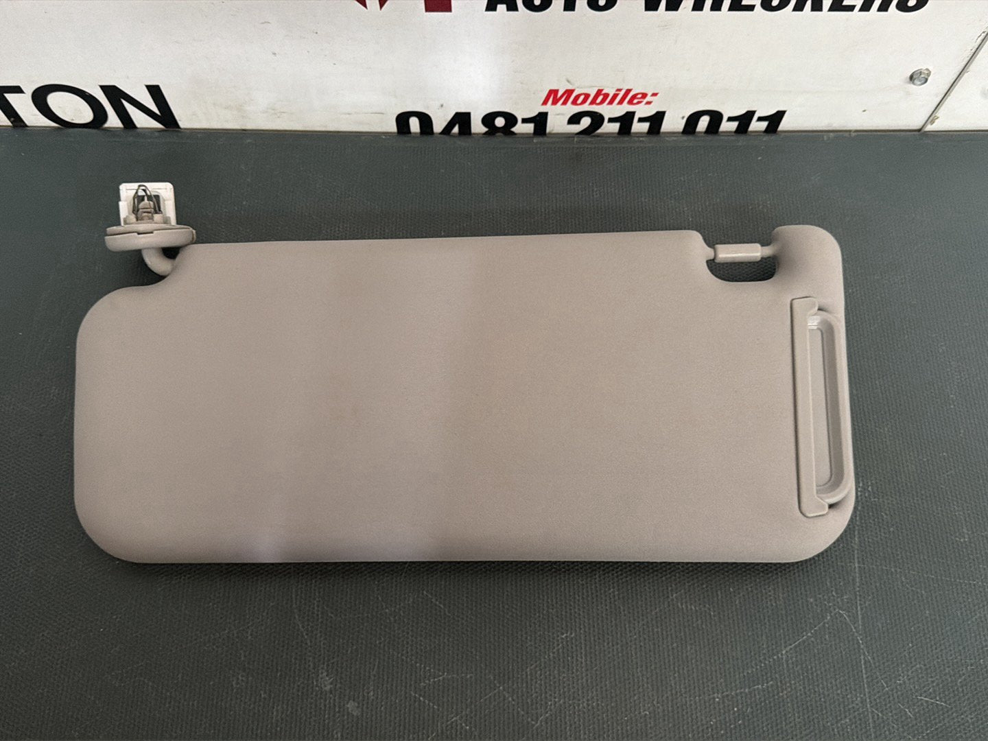 Nov 2005 to Nov 2012- Toyota RAV4 ACA33 ACA38- Right Sun Visor