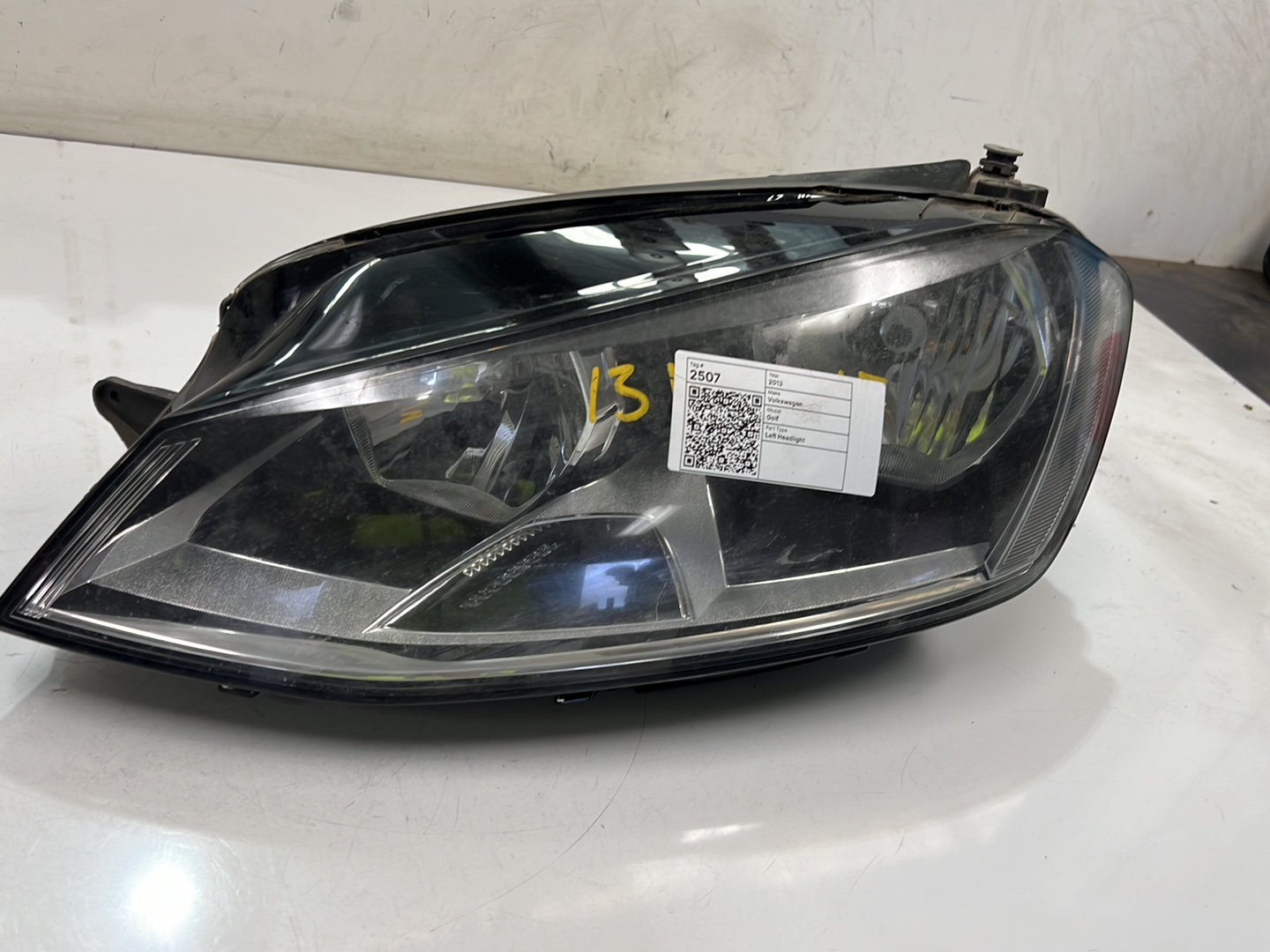 2013 Volkswagen Golf - Left Headlight
