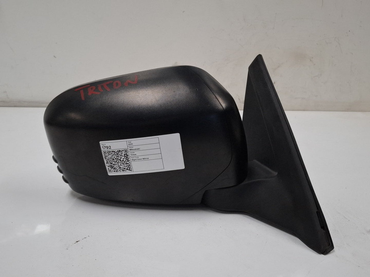 2011 Mitsubishi Triton Right Door Mirror