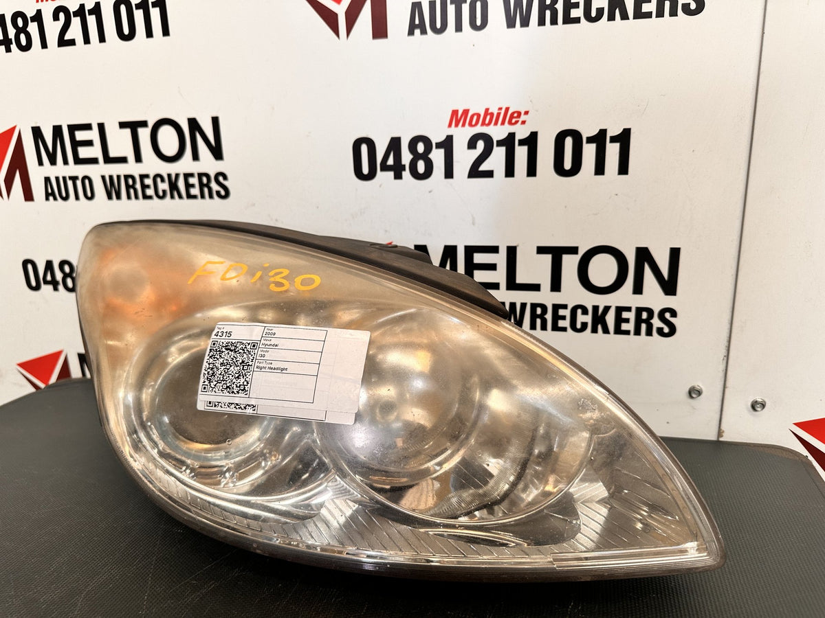Jan 2008 to Apr 2012 - Hyundai i30 FD - Right Headlight - Chrome Insert Type