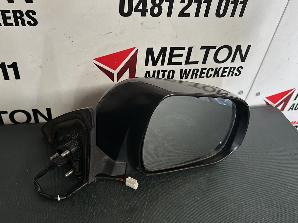 May 2007 to Jul 2010- Toyota Kluger GSU40 GSU45- Right Door Mirror- Non-Puddle Lamp Type, Colour Coded