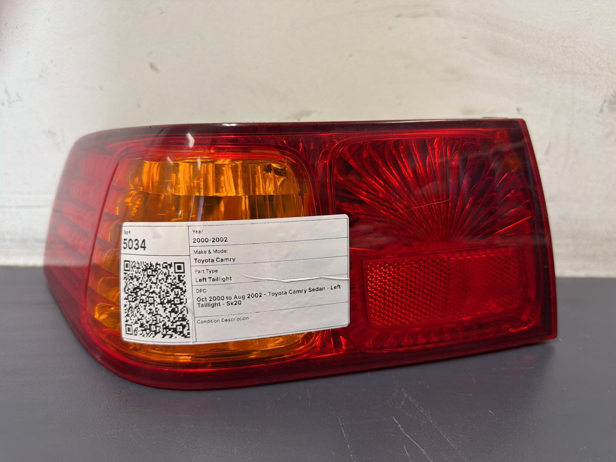 Oct 2000 to Aug 2002 - Toyota Camry Sedan - Left Taillight - Sk20
