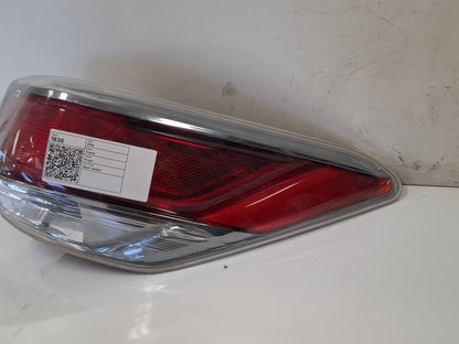 Dec 2013 to Oct 2016 - Toyota Kluger GSU50 GSU55 - Right Taillight