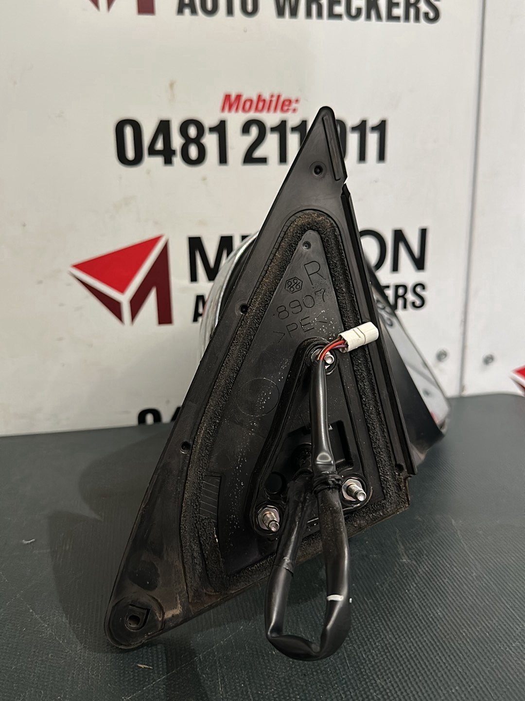 May 2007 to Jul 2010- Toyota Kluger Right Door Mirror