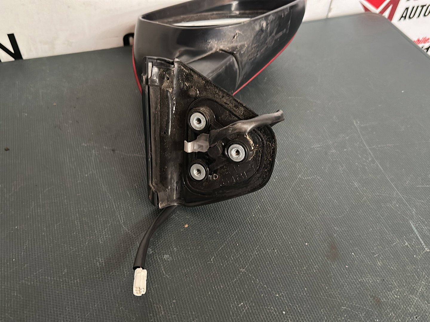 Mar 2007 to Sep 2009- Toyota Corolla ZRE152R Hatchback- Right Door Mirror