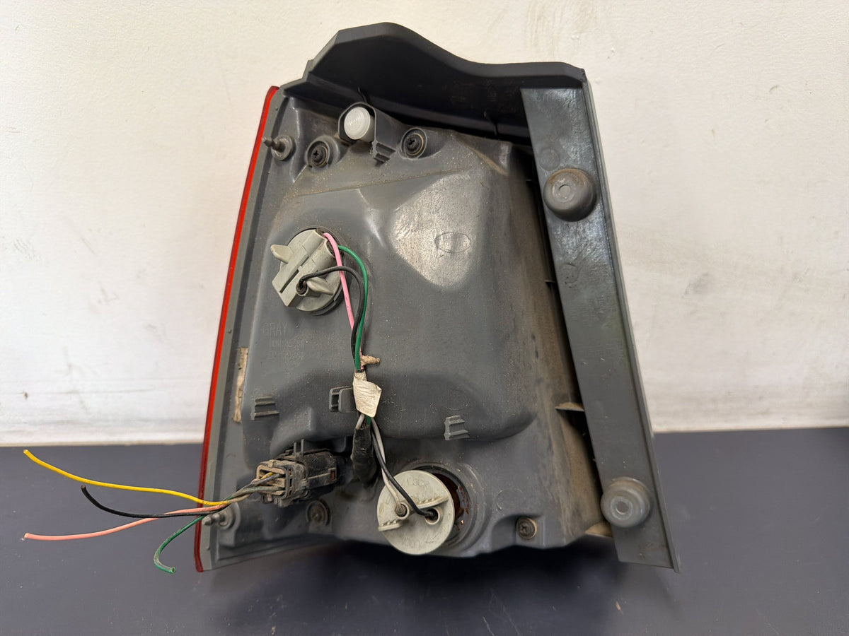 Oct 2009 to Sep 2012 - Kia Sorento XM - Right Taillight - Body Mounted, Standard Type
