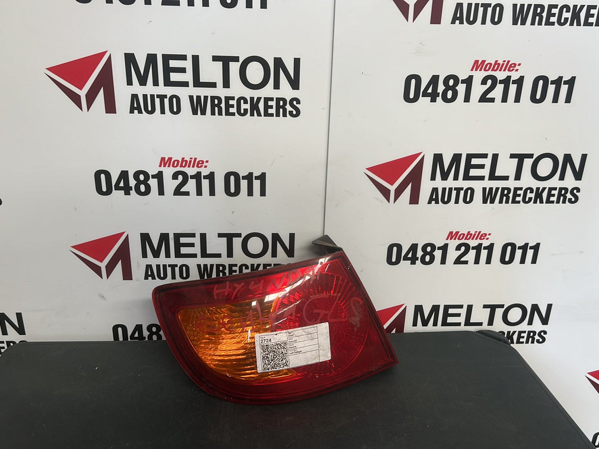 2006 Hyundai Elantra HD - Left Taillight