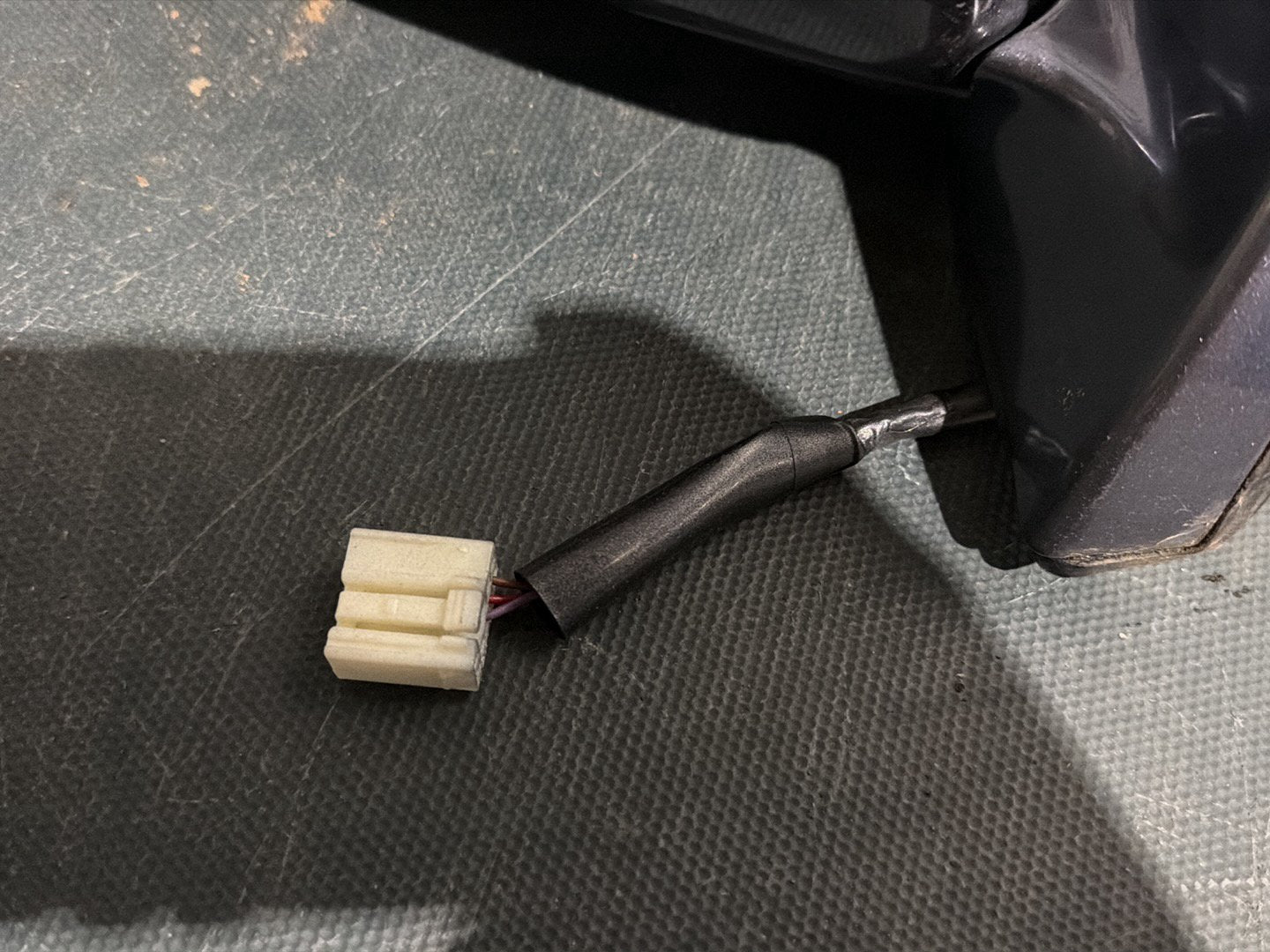 Jan 2001 to Apr 2007 - Toyota Kluger MCU28R - Right Door Mirror